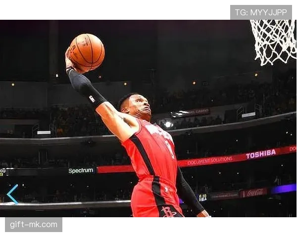 埃迪·琼斯突破创造空间效率提升明显 主导球队攻防转换节奏