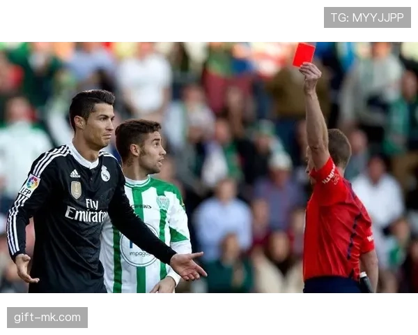 铲球犯规判定规则解析及裁判关键判罚标准