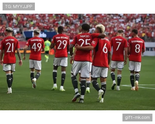 曼联关键比赛抗压能力不足，对争冠形势与赛季稳定性产生实际影响