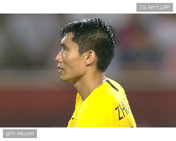 接管中场的郑智本季直塞更锐利较上季更能撕防线